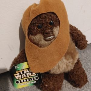 STAR WARS WICKET THE EWOK BRAND NEW WITH TAGS! COLLECTIBLE